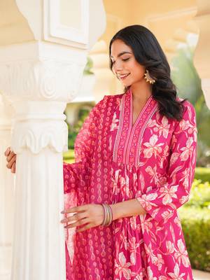 Women pink rayon blend floral printed a-line kurta palazzo with dupatta 1