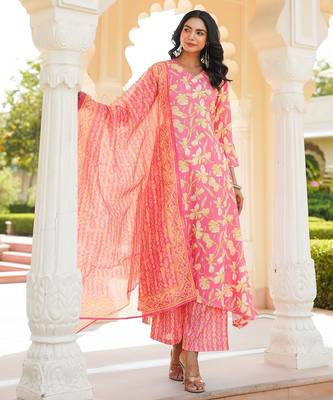 Women pink rayon blend floral printed a-line kurta palazzo with dupatta 1