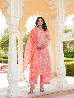 Women pink rayon blend floral printed a-line kurta palazzo with dupatta 3