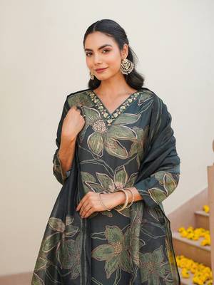 Women green rayon blend floral printed straight kurta trouser with dupatta 1