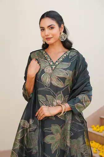 Women green rayon blend floral printed straight kurta trouser with dupatta