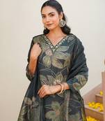 Women green rayon blend floral printed straight kurta trouser with dupatta