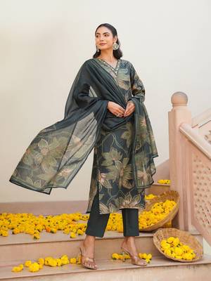 Women green rayon blend floral printed straight kurta trouser with dupatta 3