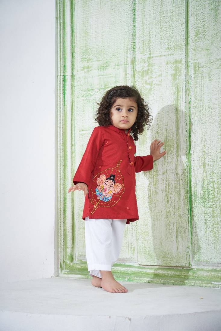 Red embroidered kurta set for boys