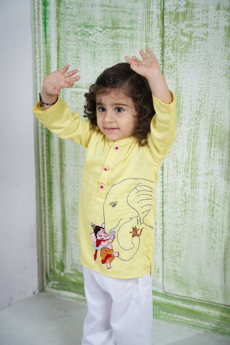 Yellow embroidered kurta set for boys