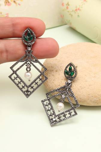 Nature green color fashion earrings