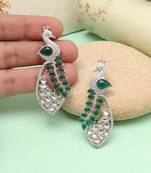 Emerald green color fashion earrings