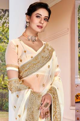 Off White Zari Embroidered Border Georgette Saree With Matching Blouse 2