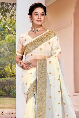 Off White Zari Embroidered Border Georgette Saree With Matching Blouse 3