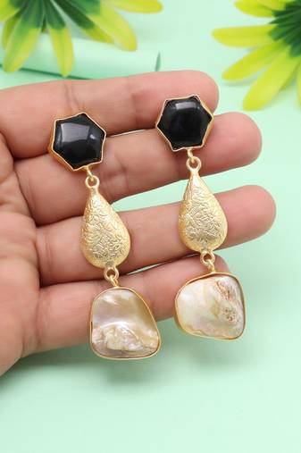 Velvet black color amrapali earrings