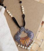 Dangling paan pearly pendant