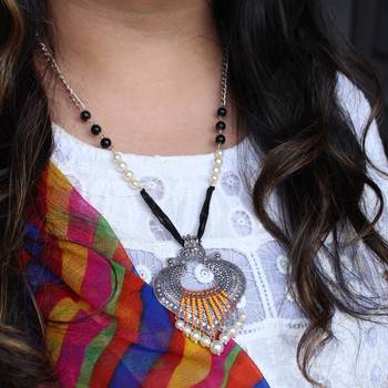 Dangling paan pearly pendant 2