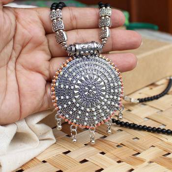 Dana chakra embossed necklace 3