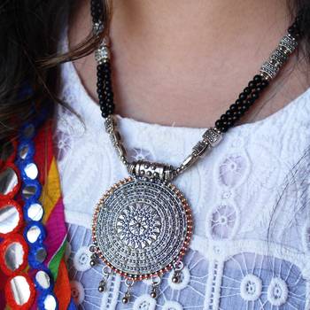 Dana chakra embossed necklace 4