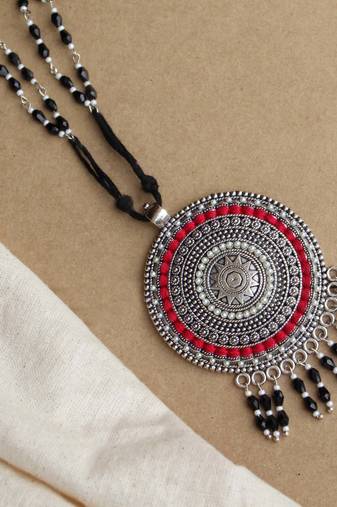 Black drops classic necklace