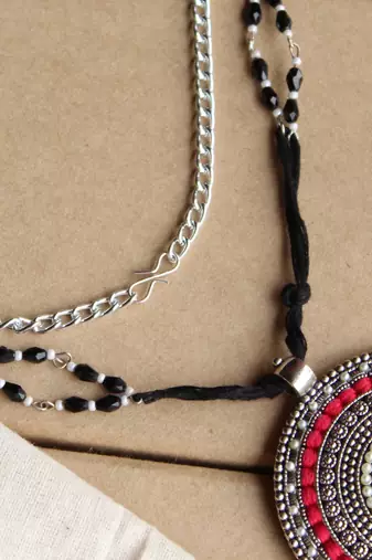 Black drops classic necklace