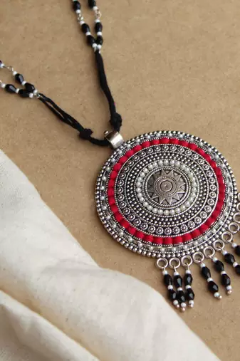 Black drops classic necklace