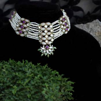 Pearl twirl choker 1