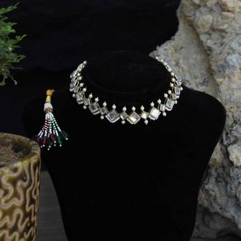 V   s square necklace 1