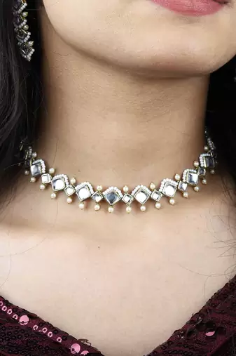 V   s square necklace