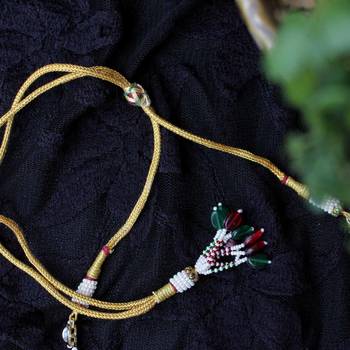 V   s square necklace 4