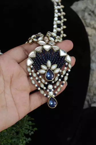Blues hues long necklace