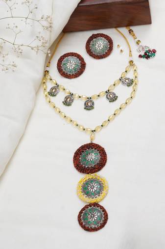 Rustic floral motif hand crochet necklace with matching earrings