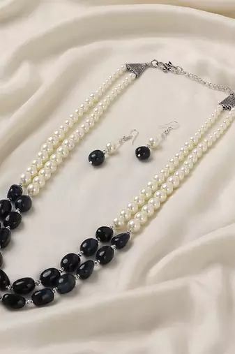 Black sotnes & white pearls layered necklace with matching earrings
