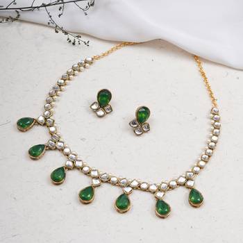 Dark green crystal kundan necklace 1