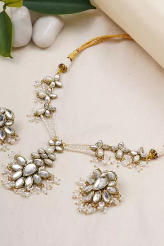 Floral grace choker set