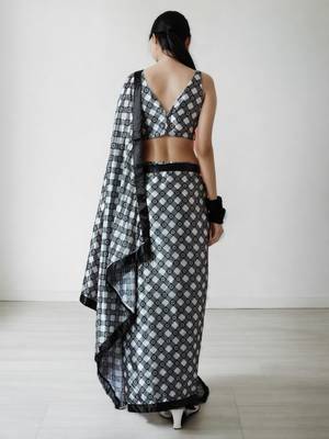 ready made black chinnon digital print & lace border saree 2