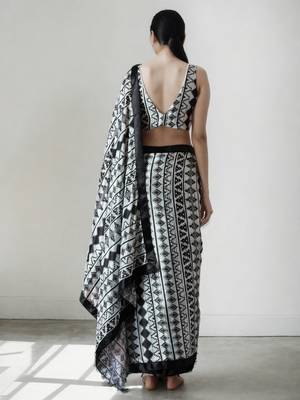 pre-stitched white chinon digital printed saree 2