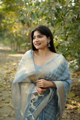 Grey kalyani silk blend zari woven saree 3