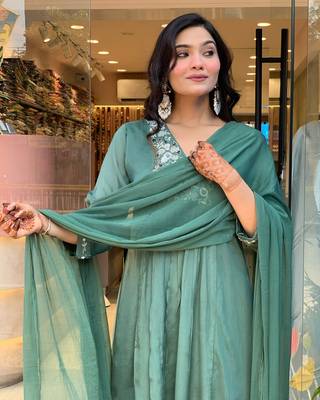 Green color viscosee chinon fabric embroidered partywear suit 3
