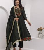 Green color ethnic vichitra silk fabric floral embroidery kurta set with dupatta