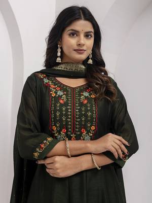 Green color vichitra silk floral embroidery kurta set with dupatta 3