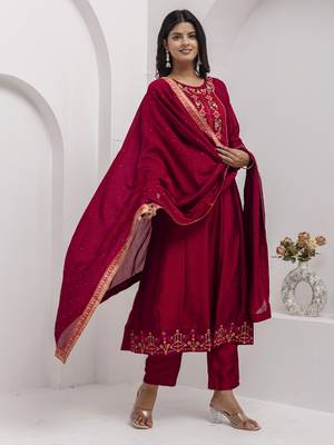 Red color vichitra silk floral embroidery kurta set with dupatta 5