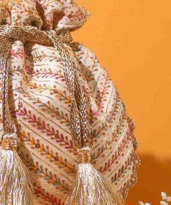 Fiza embroidered potli - offwhite 3