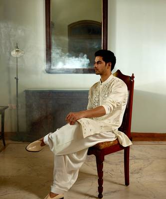 White embroidered mirror work linen daniyal kurta 3
