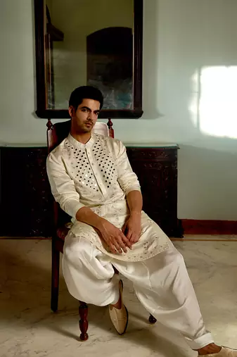 White embroidered mirror work linen daniyal kurta
