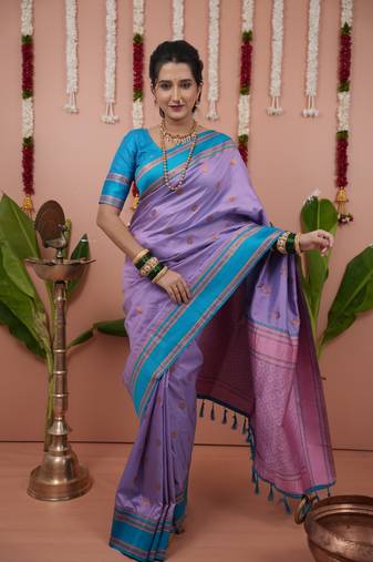 Light dual zari motifs & contrast zari pallu saree