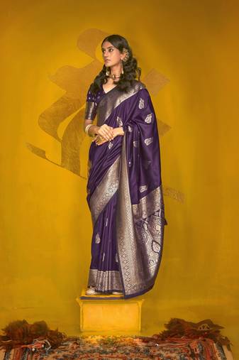 Dark purple two tone handloom weaving silk blend saree with contrast pallu 