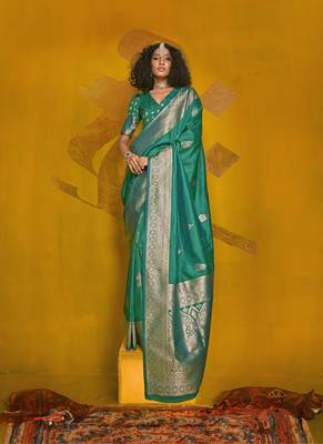 Peacock green two tone handloom weaving silk blend saree with contrast pallu  1