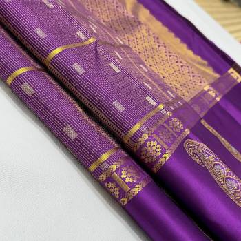 Purple silk blend saree with blouse piece 5