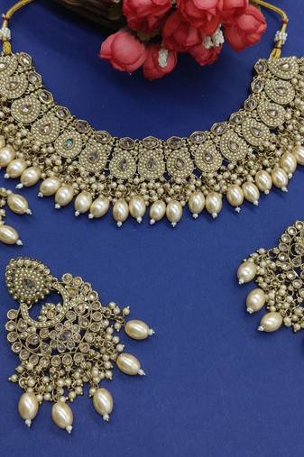 Opulent kundan necklace set - exquisite indian bridal jewelry for weddings & celebrations