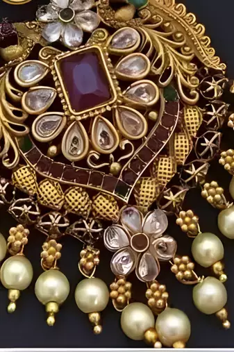 Antique-finish temple jewelry set - traditional south indian gold-plated Necklace :: and earrings with pearl drops