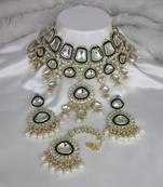 Crystal glass kundan choker set with maang tikka - royal wedding collection (premium pearl drops)