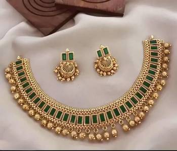Traditional gold-plated kundan choker necklace with green stones & beads     ethnic indian jewelry set 1