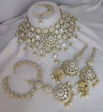 Elegant polki kundan bridal set with necklace, earring & mathapati-handcrafted indian wedding jewelry with pearl accents 1