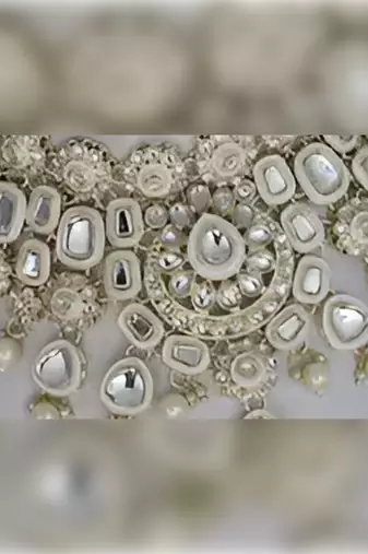 Elegant polki kundan bridal set with necklace, earring & mathapati-handcrafted indian wedding jewelry with pearl accents